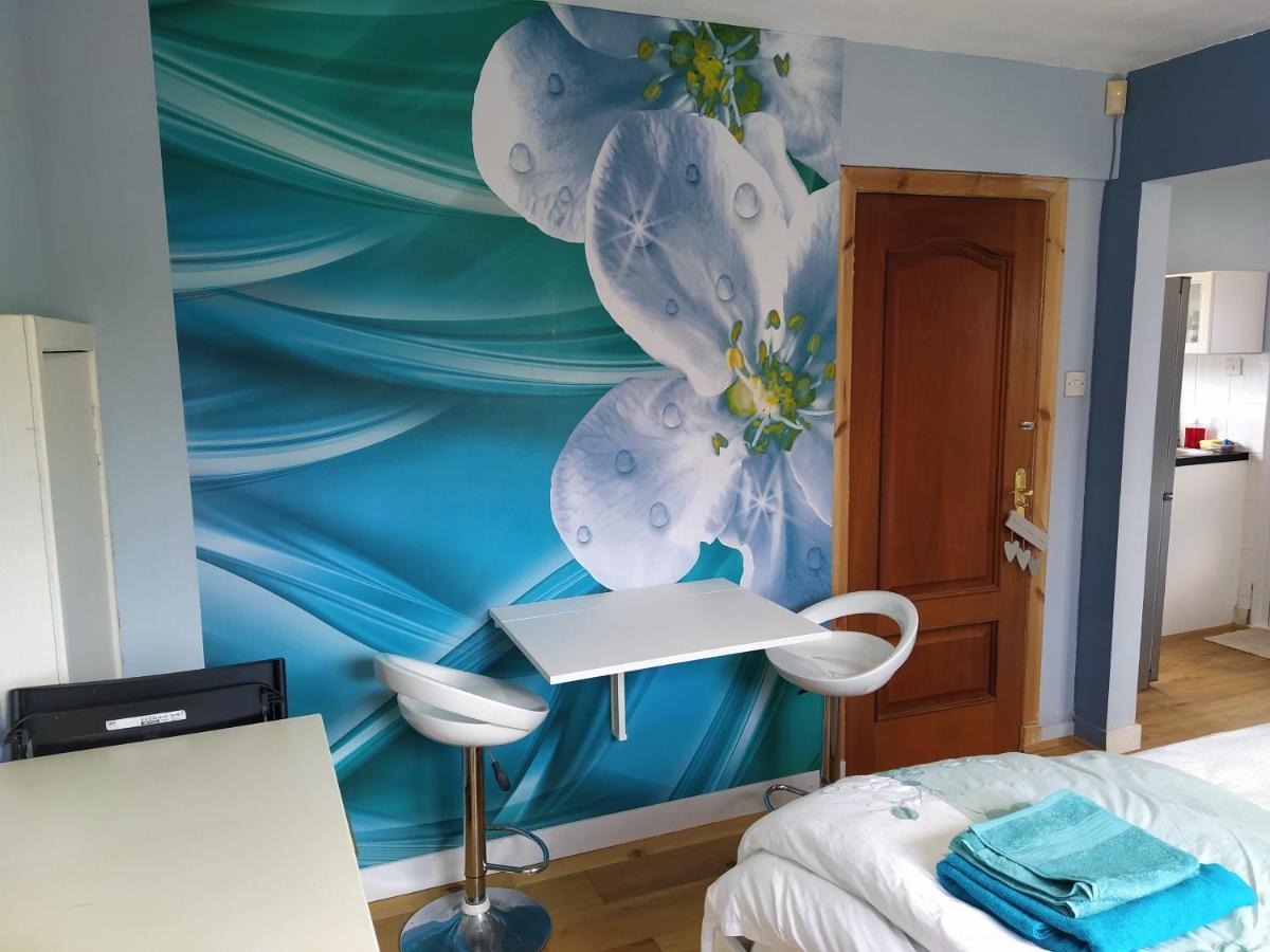 Self Catering Studio Flat Apartment Edinburgh Exterior photo